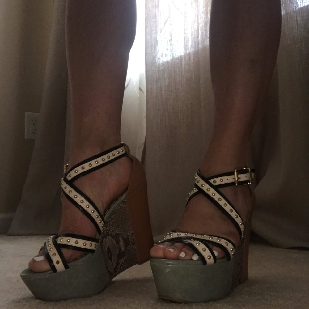 Jessica Simpson wedge